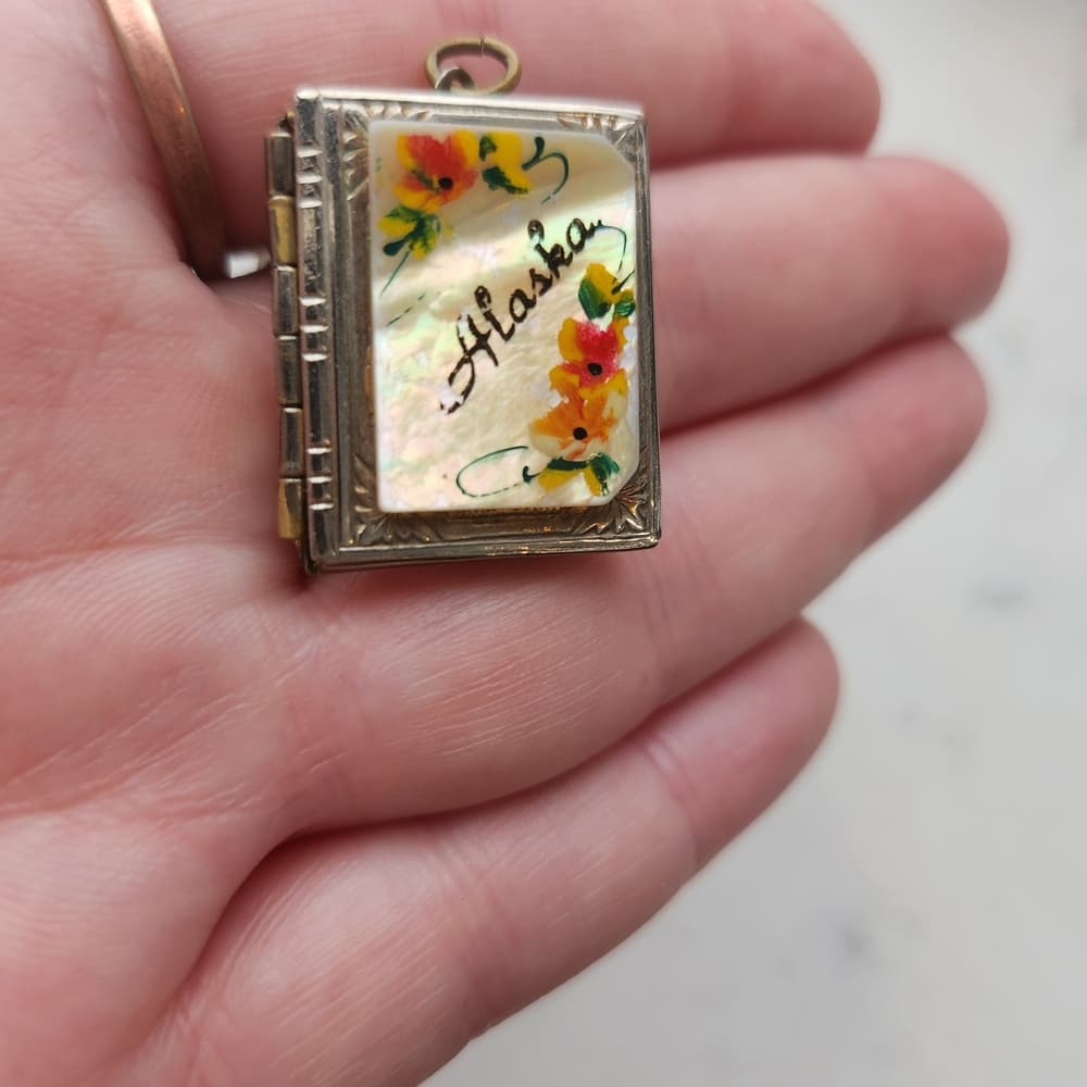 Mid-Century Hand Painted Shell Floral Alaska Souvenier Book Locket Pendant - Thumbnail 3