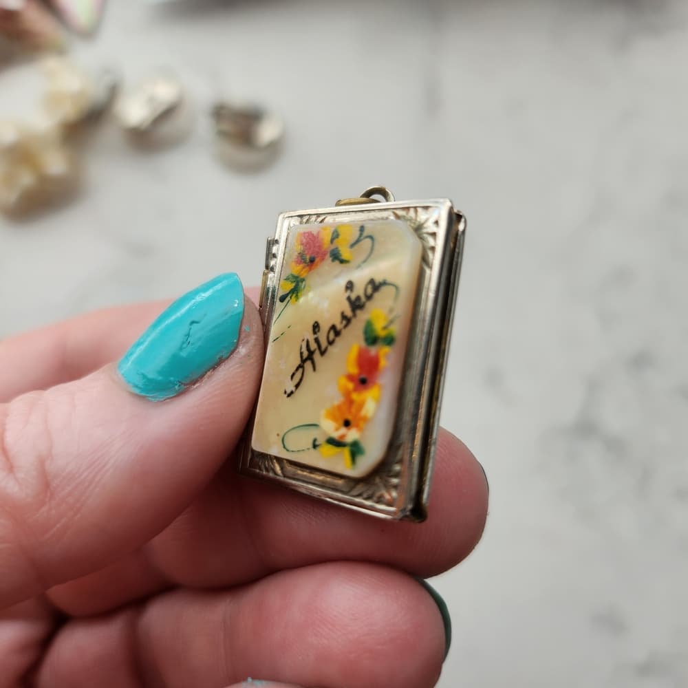 Mid-Century Hand Painted Shell Floral Alaska Souvenier Book Locket Pendant - Thumbnail 4