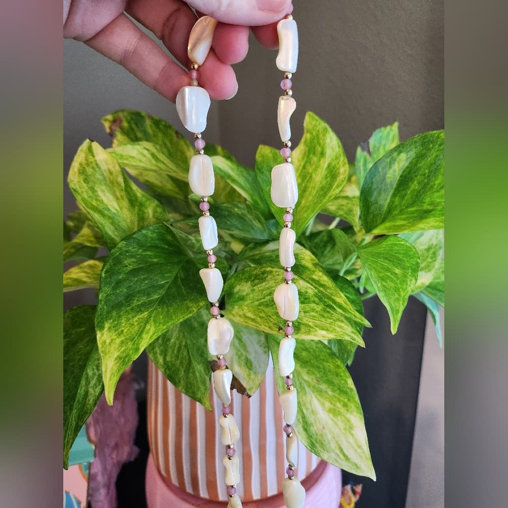 Two Vintage Beaded Shell Pearl and Mother Of Pearl Necklaces - Thumbnail 4