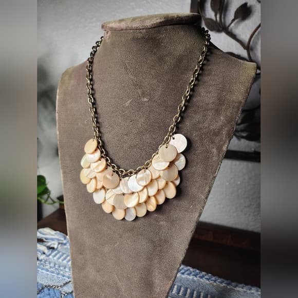 Pastel Creamy Colored Layered Disk Shell Beaded Necklace with Gold Chain - Thumbnail 7