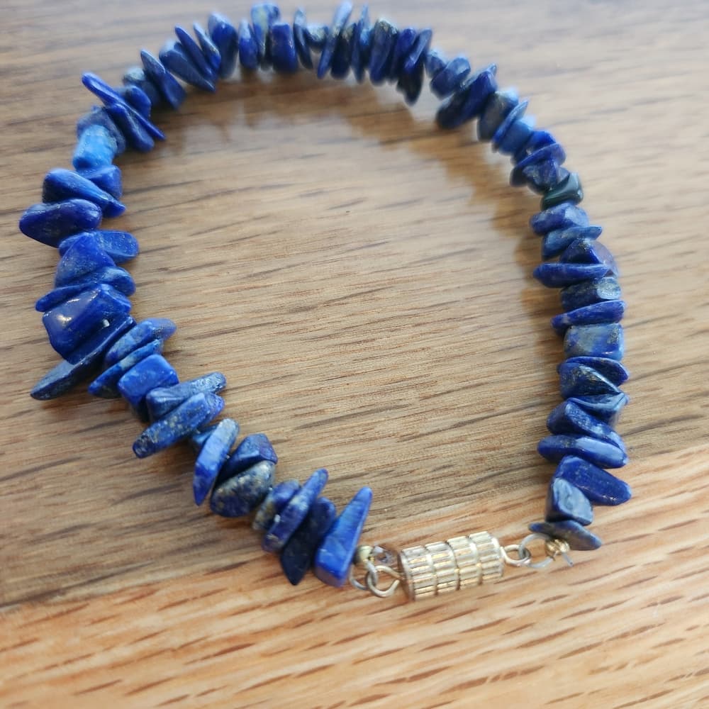 Blue Lapis Lazuli Chip Stone Bracelet With Barrel Clasp