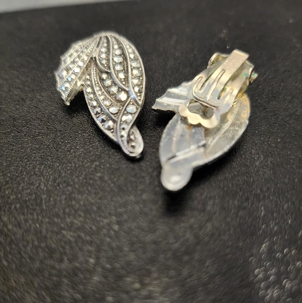 Vintage Western Germany Marcasite Clip On Earrings - Thumbnail 3