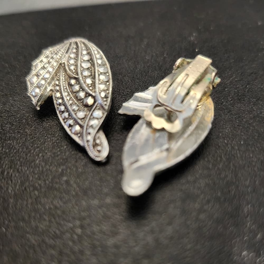 Vintage Western Germany Marcasite Clip On Earrings - Thumbnail 2