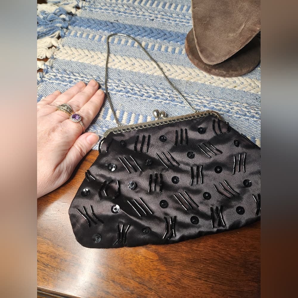 Elegant Formal Black Satin Like Beaded Clutch With Rinestone Clasp - Thumbnail 9