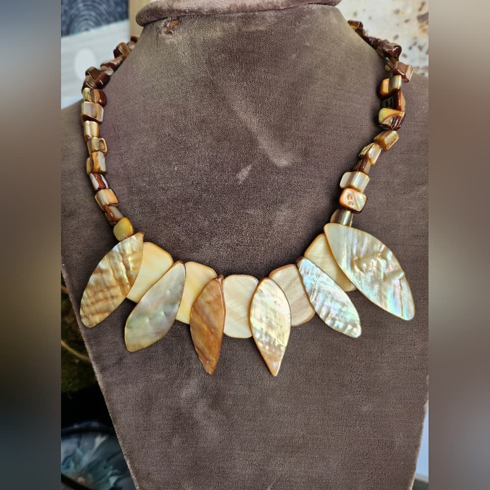 Gold and Brown Shell Leaf Statement Necklace with Organic Design - Thumbnail 7