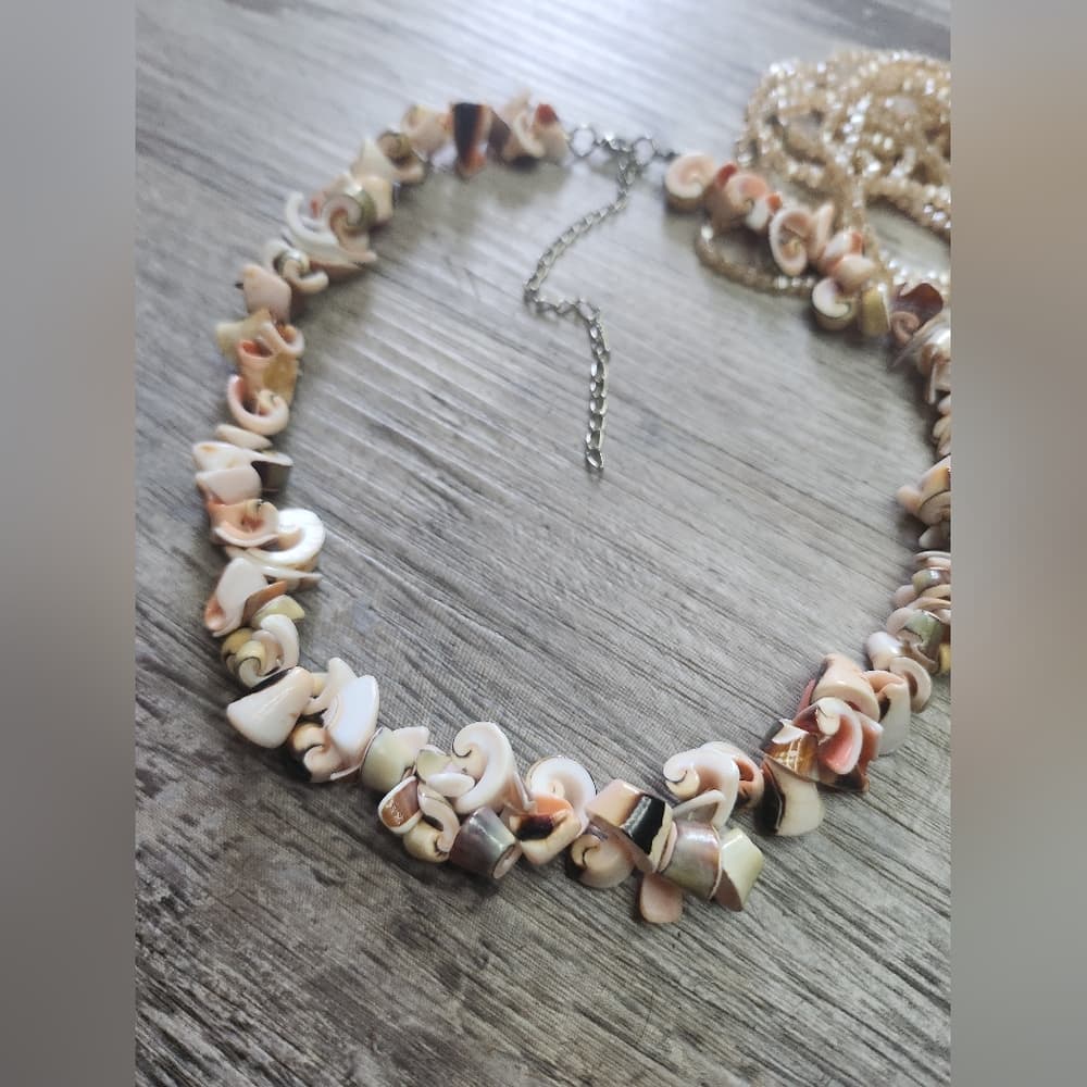 Super Cute Chunky Shell Slice Choker Length Necklace - Thumbnail 2