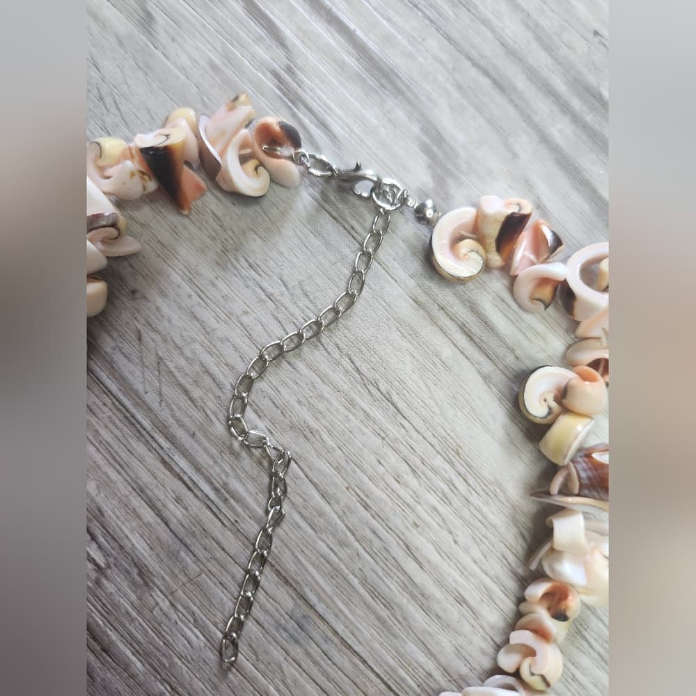 Super Cute Chunky Shell Slice Choker Length Necklace - Thumbnail 3