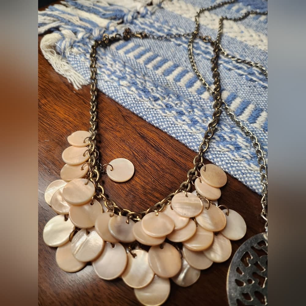 Pastel Creamy Colored Layered Disk Shell Beaded Necklace with Gold Chain - Thumbnail 4