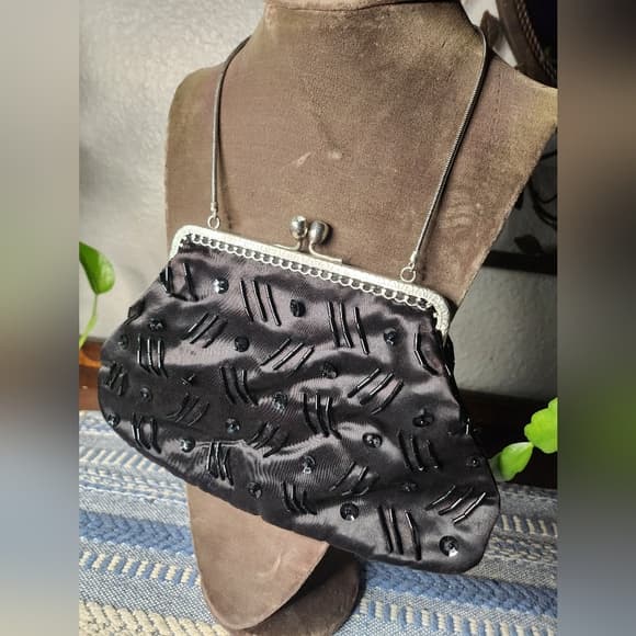 Elegant Formal Black Satin Like Beaded Clutch With Rinestone Clasp - Thumbnail 11
