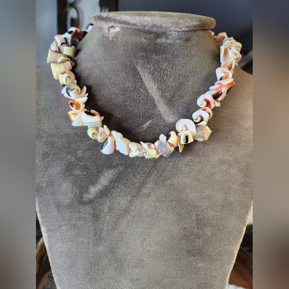 Super Cute Chunky Shell Slice Choker Length Necklace