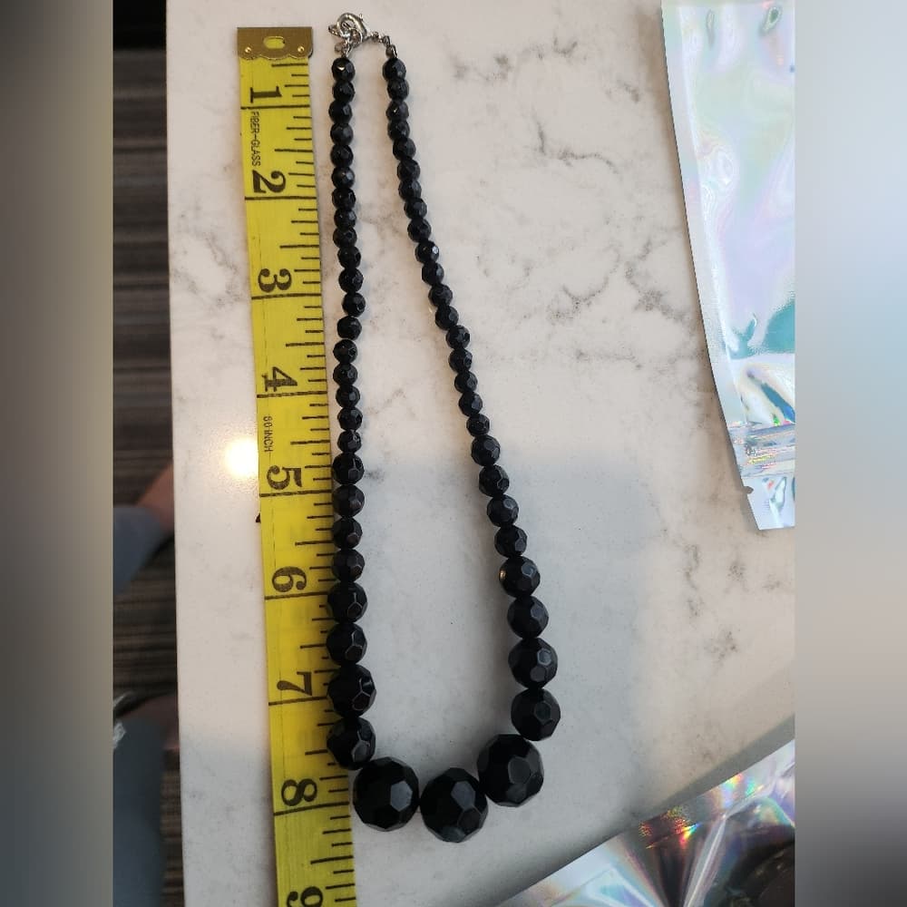 Elegant Black Graduated Choker Necklace With Fauceted Glass Beads - Thumbnail 3