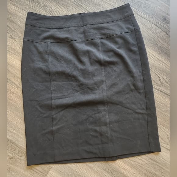 Monroe & Main Elegant Black Straight Skirt - Thumbnail 6