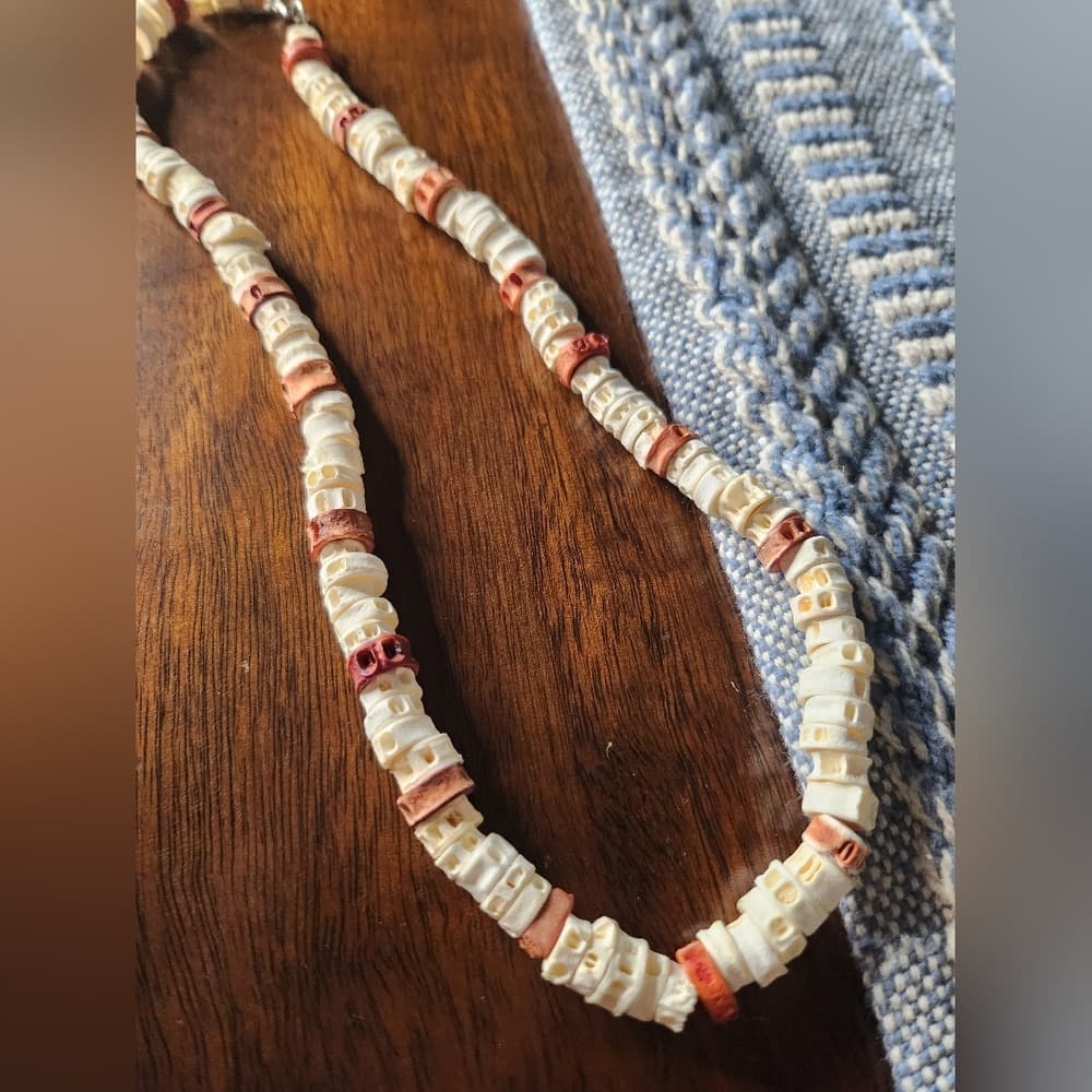 Cool White and Red Dyed Fish Vertibrae Beaded Necklace - Thumbnail 6