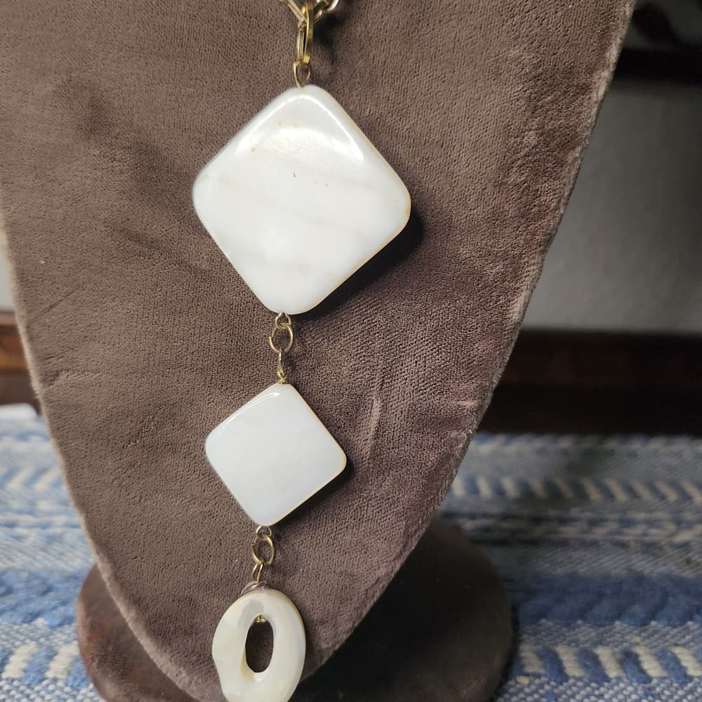 Elegant Gold and White Geometric Shell Mother Of Pearl Statement Necklace - Thumbnail 3