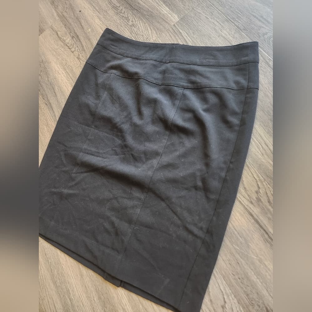 Monroe & Main Elegant Black Straight Skirt