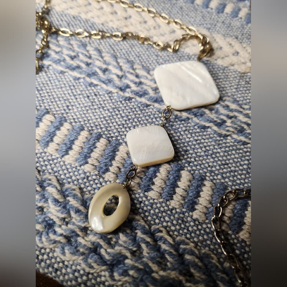 Elegant Gold and White Geometric Shell Mother Of Pearl Statement Necklace - Thumbnail 7