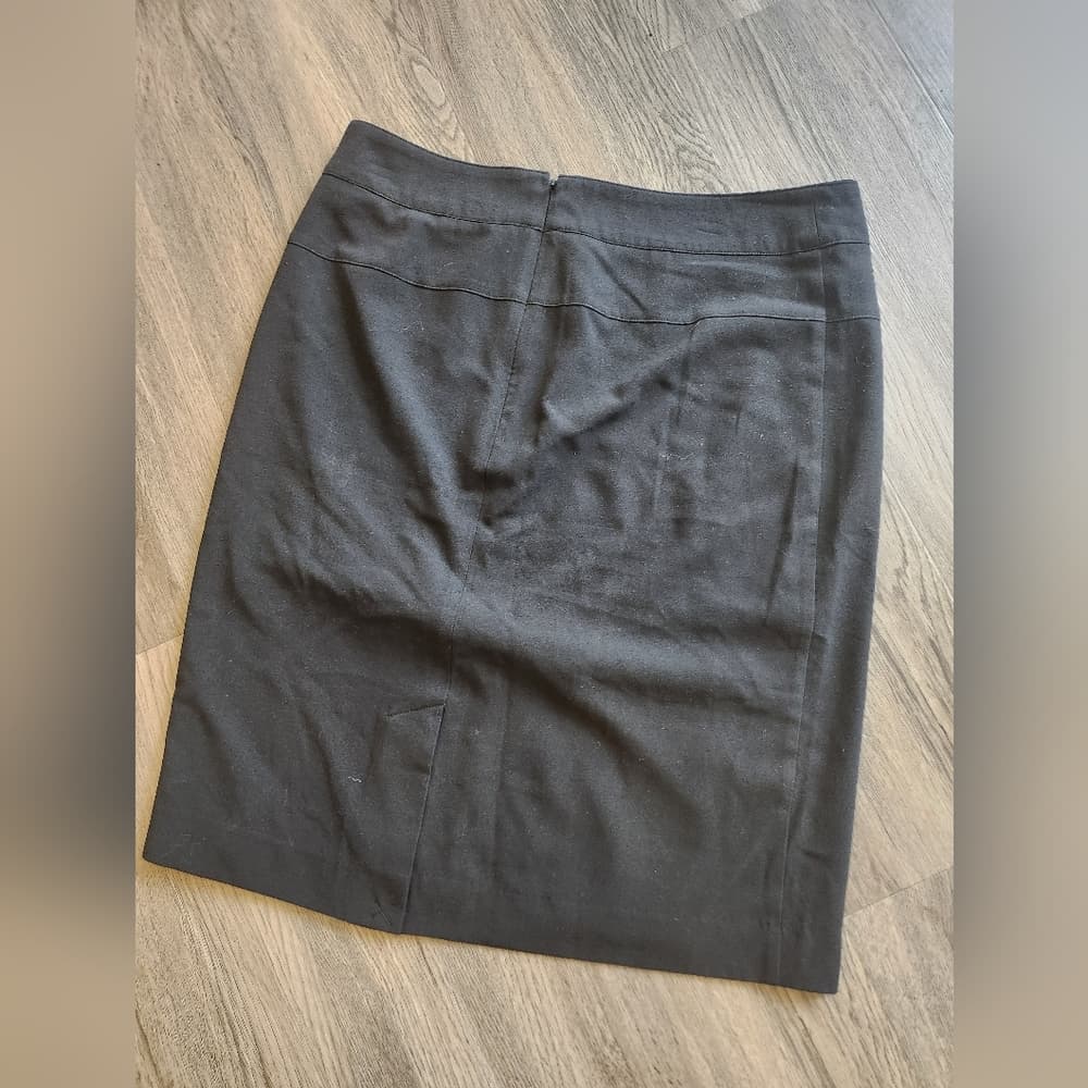Monroe & Main Elegant Black Straight Skirt - Thumbnail 3