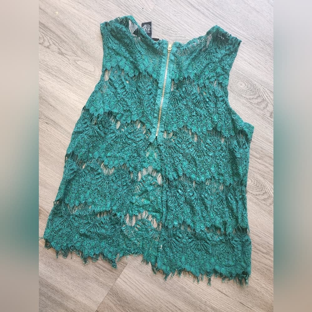 Sexy Green Sheer Lace Tank Top With V Slit In Back - Thumbnail 4