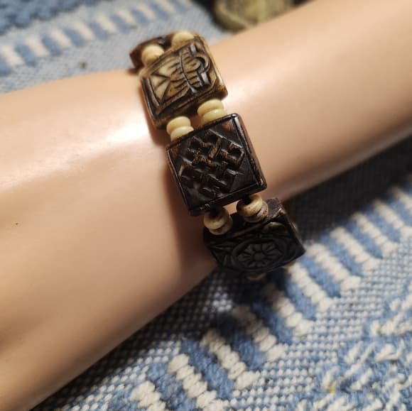 Vintage Carved Bone Brown Stained Elastic Bracelet Tribal Animal Floral Designs - Thumbnail 11