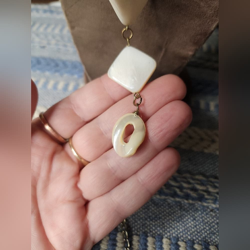 Elegant Gold and White Geometric Shell Mother Of Pearl Statement Necklace - Thumbnail 2