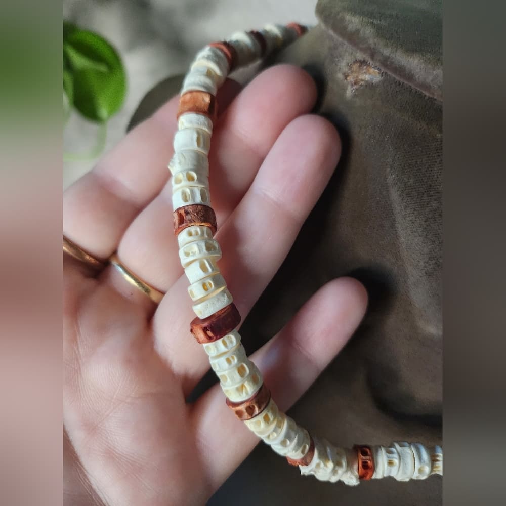 Cool White and Red Dyed Fish Vertibrae Beaded Necklace - Thumbnail 3
