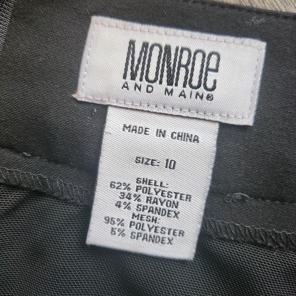 Monroe & Main Elegant Black Straight Skirt - Thumbnail 2