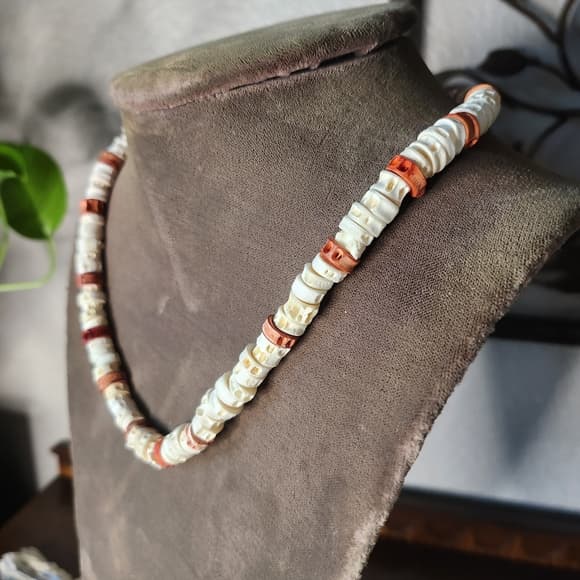 Cool White and Red Dyed Fish Vertibrae Beaded Necklace - Thumbnail 8