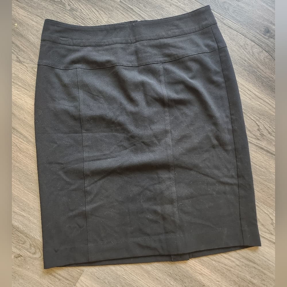 Monroe & Main Elegant Black Straight Skirt - Thumbnail 5