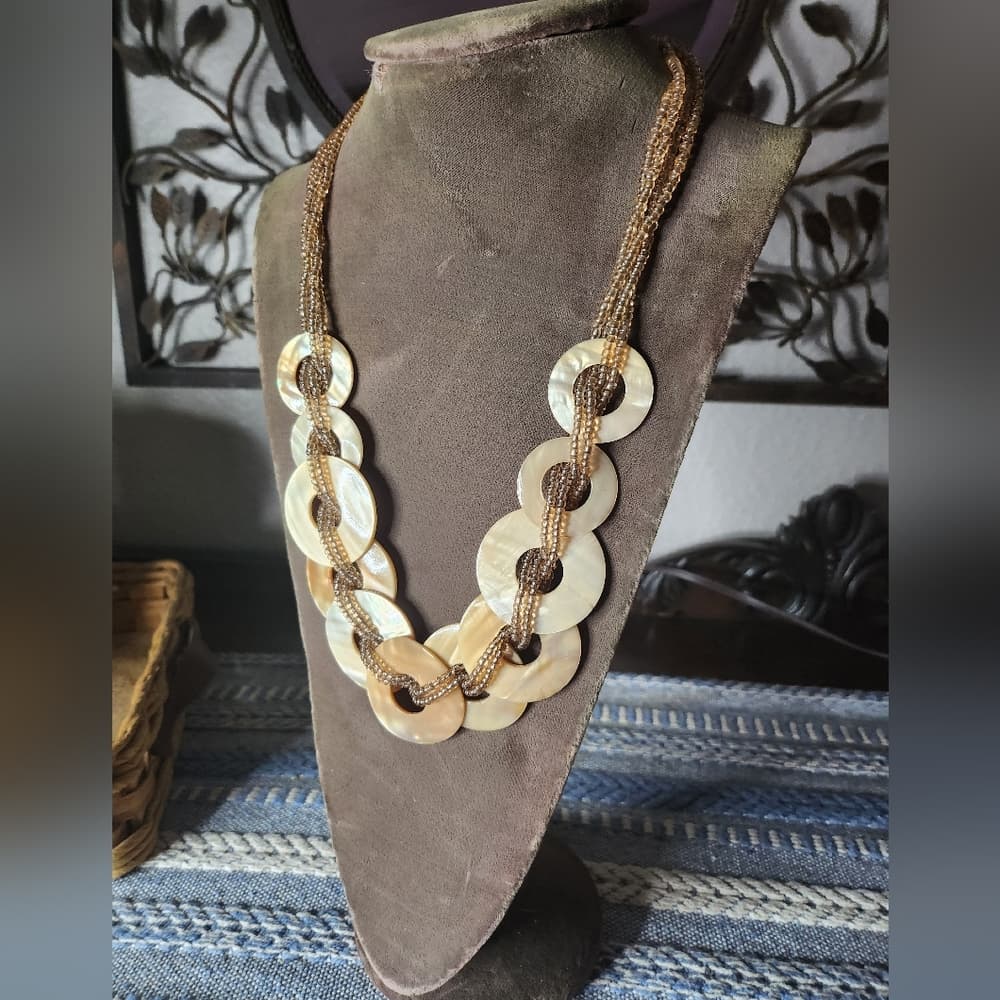 Pretty Woven Gold and Cream Shell Disk Beaded Necklace - Thumbnail 3