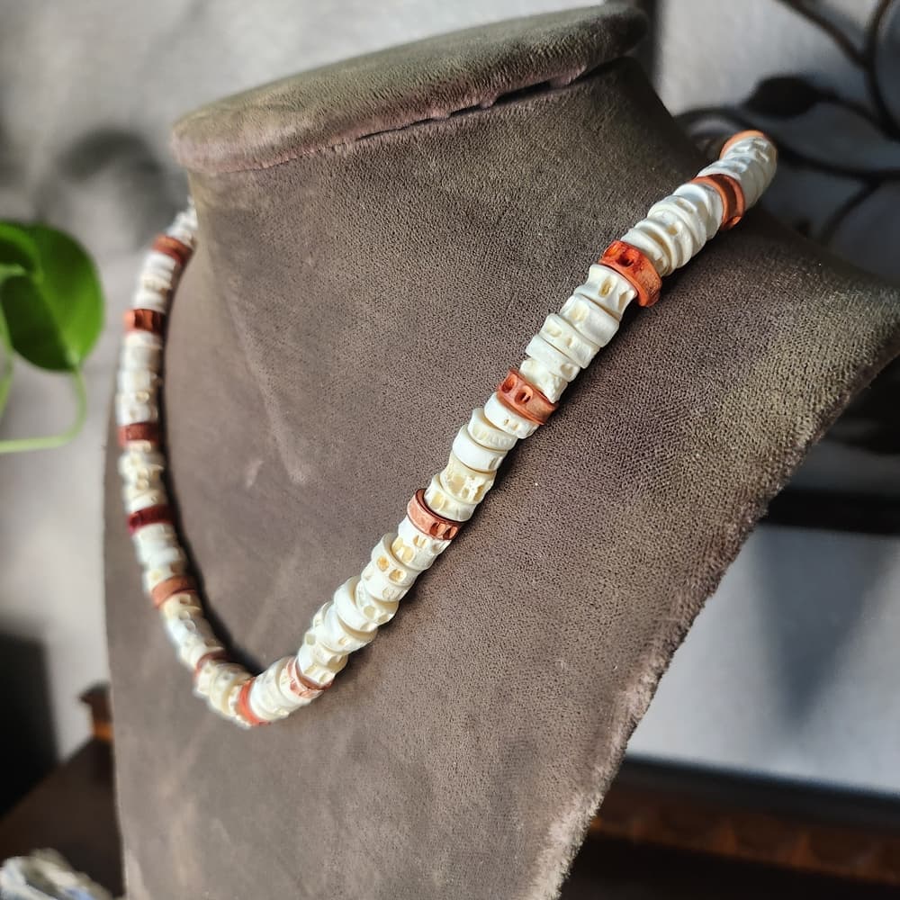 Cool White and Red Dyed Fish Vertibrae Beaded Necklace - Thumbnail 7