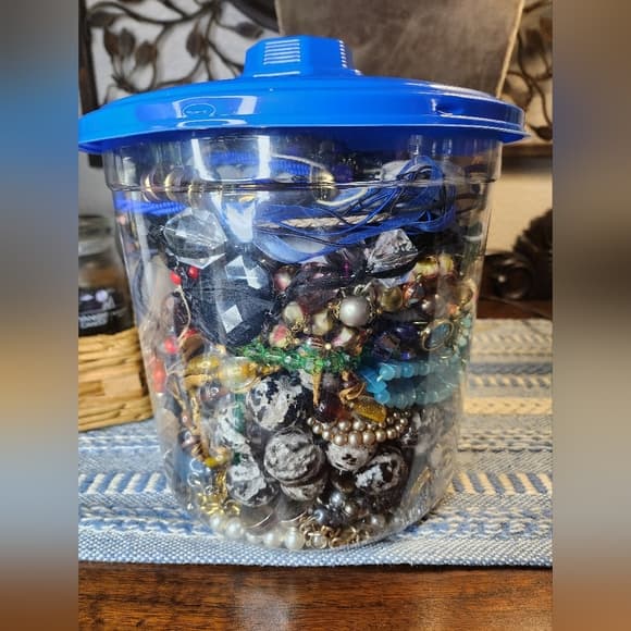 Assorted Beads and Jewelry Craft Supplies Huge 7 + Pounds - Thumbnail 9