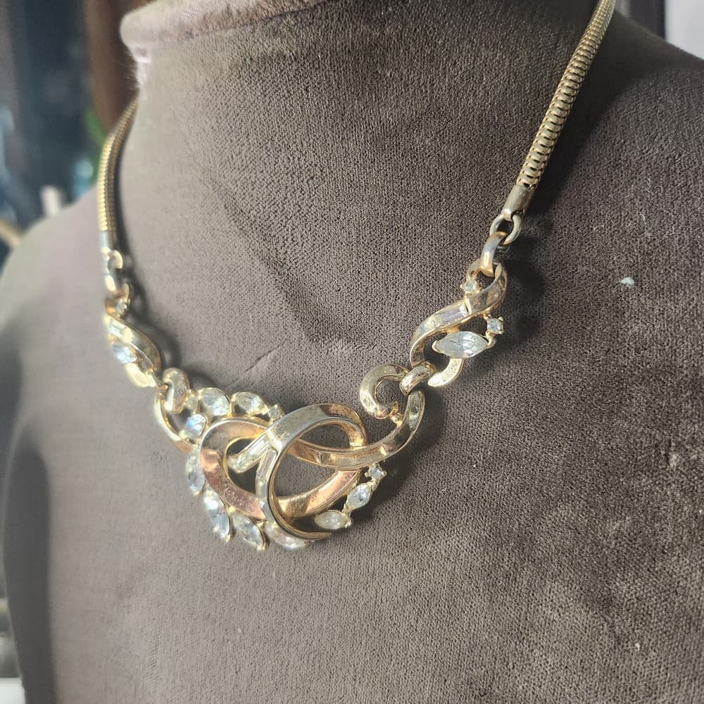 Vintage Trifari Patent Pending Signed Gold Tone Rhinestone Floral Necklace