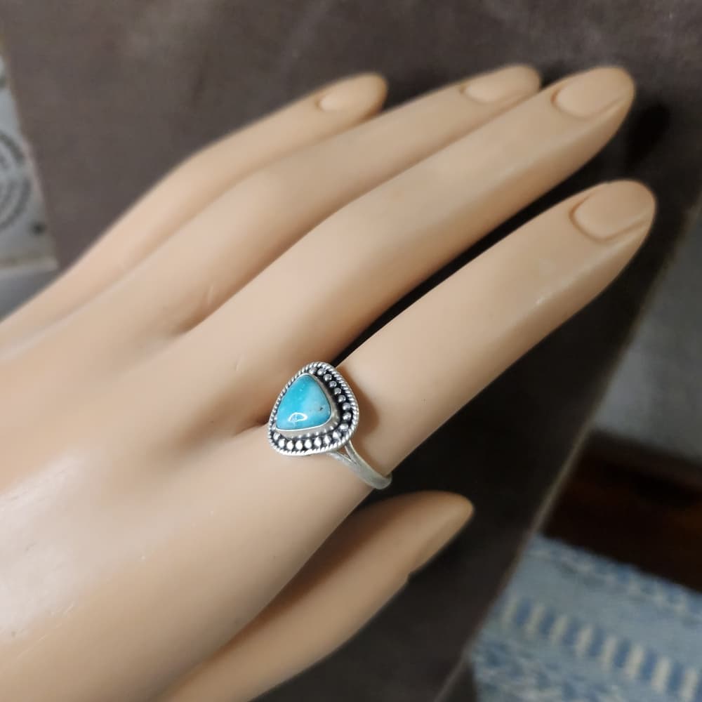 New- Southwestern Style White WaterTurquoise Sterling Silver Ring