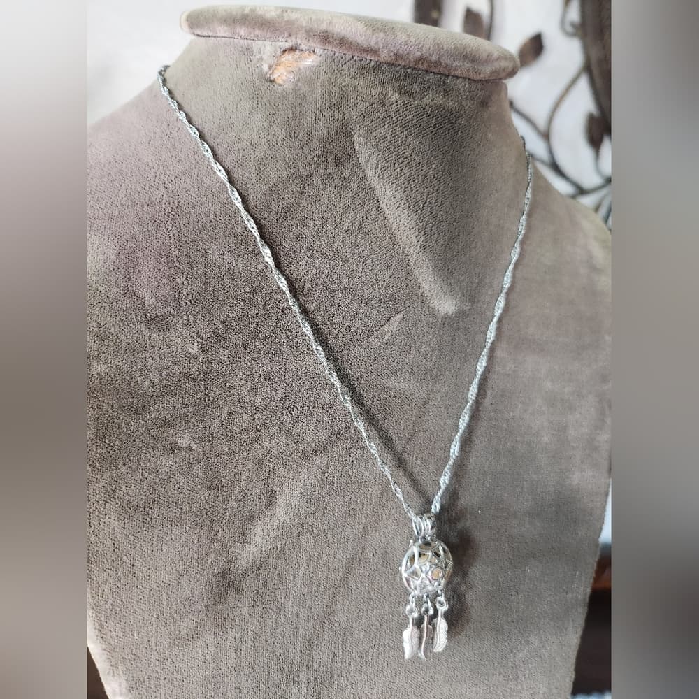 Dreamcatcher Pendant With Pearl Pendant On A White Gold Plated Chain
