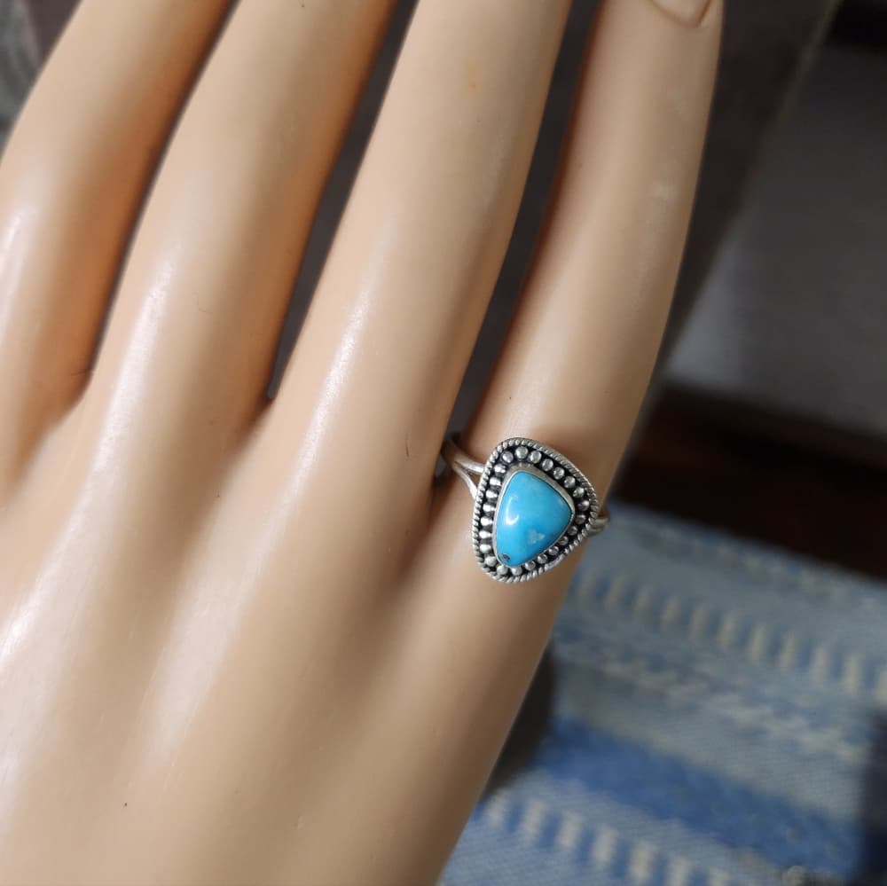 New- Southwestern Style White WaterTurquoise Sterling Silver Ring