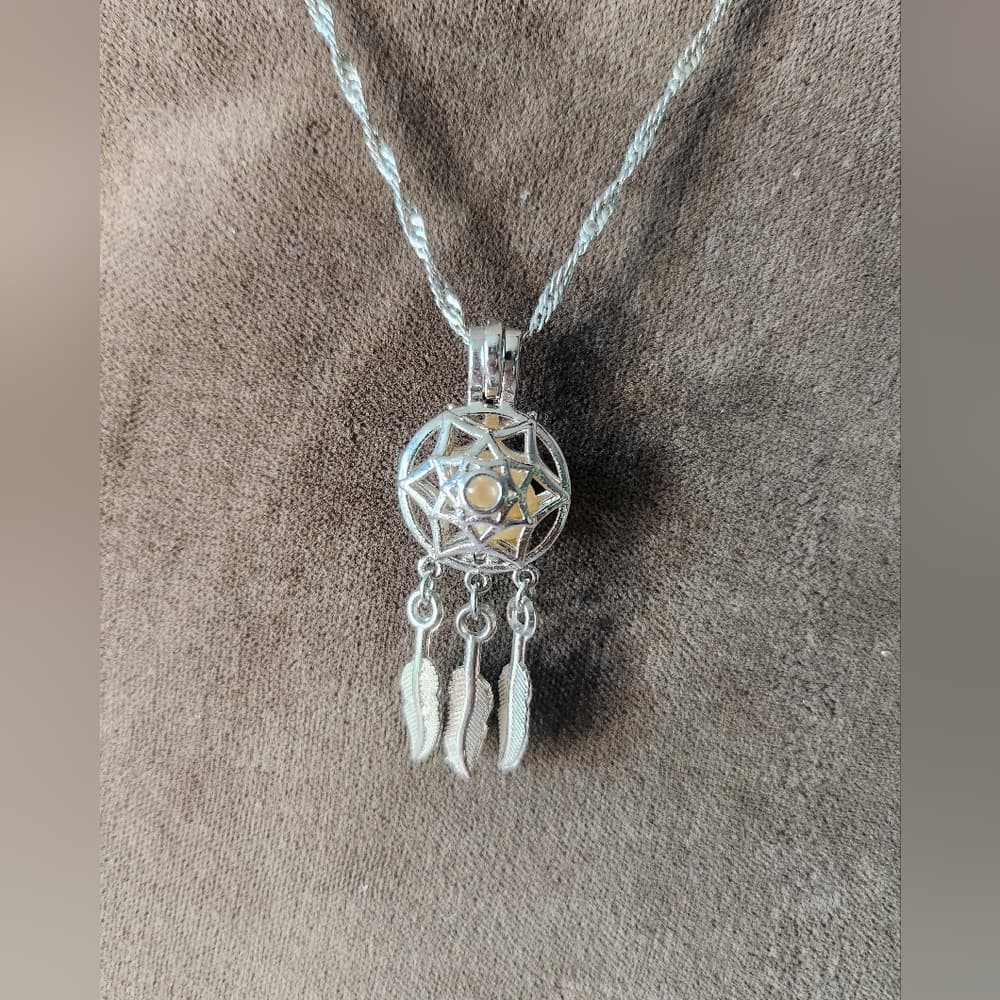 Dreamcatcher Pendant With Pearl Pendant On A White Gold Plated Chain - Thumbnail 2