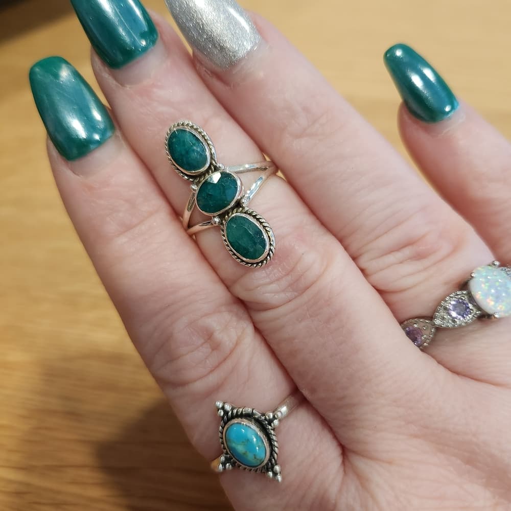 Faceted Triple Emerald Sterling Silver Ring 925 | Size 6.5 | Elegant Stackable - Thumbnail 9