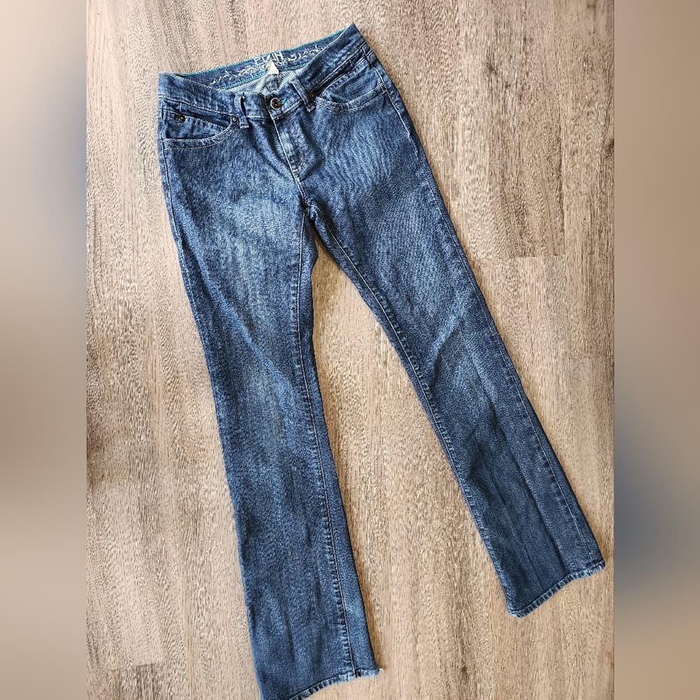 Women's EWN Nice Dark Blue Denim Boot Cut Jeans With Heel Bites