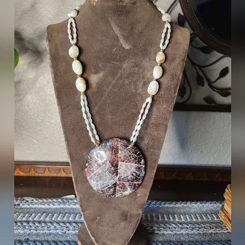 Beautiful Multicolor Mother Of Pear Beaded Mosaic Shell Pendant Necklace