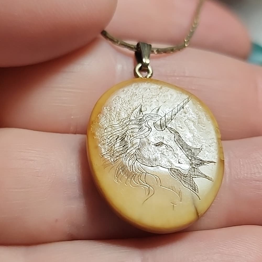 Beautiful And Rare Vintage Scrimshaw Unicorn On Antler Slice Pendant Necklace - Thumbnail 5