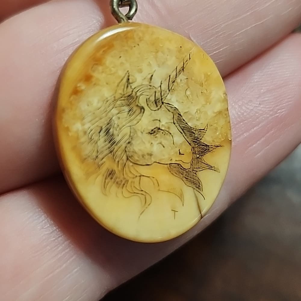 Beautiful And Rare Vintage Scrimshaw Unicorn On Antler Slice Pendant Necklace - Thumbnail 4