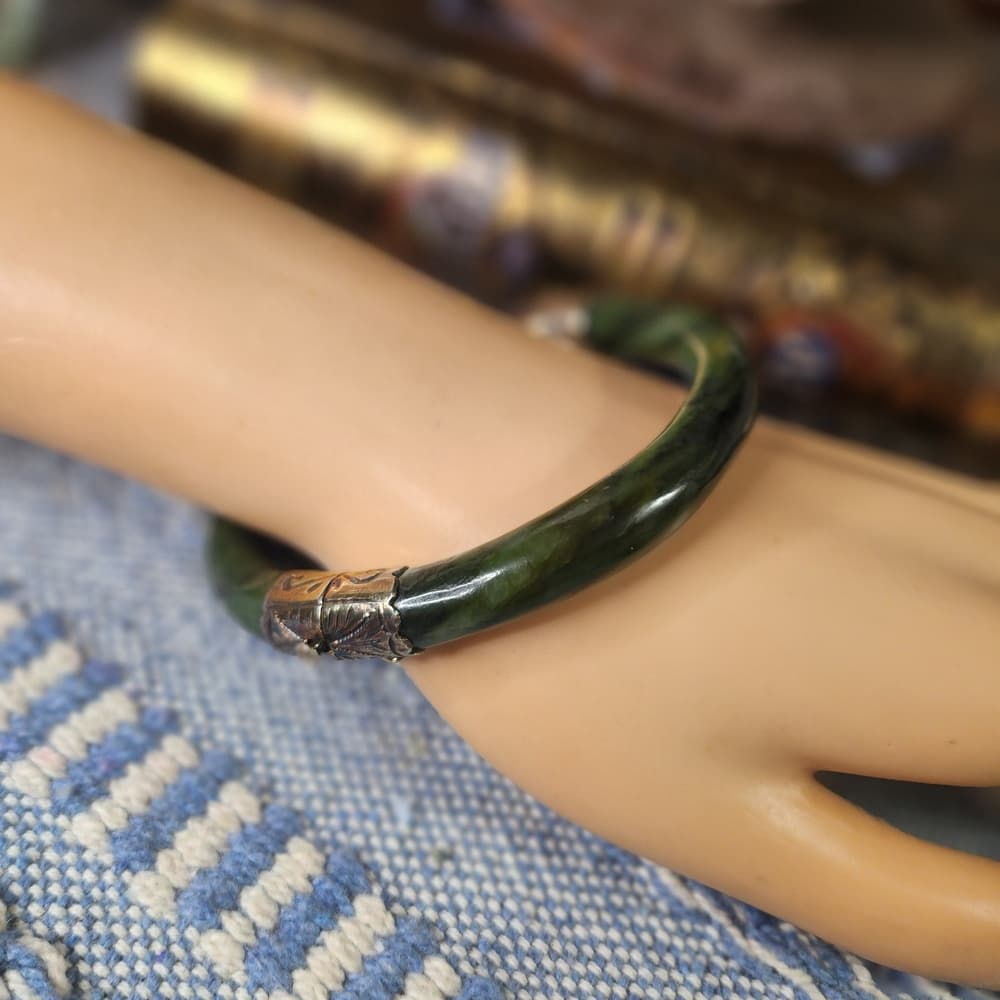 Gorgeous Green Jade And Sterling Silver Hinged Bangle Bracelet With Latch - Thumbnail 9