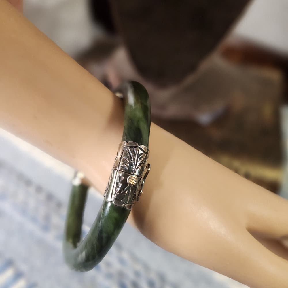 Gorgeous Green Jade And Sterling Silver Hinged Bangle Bracelet With Latch - Thumbnail 8