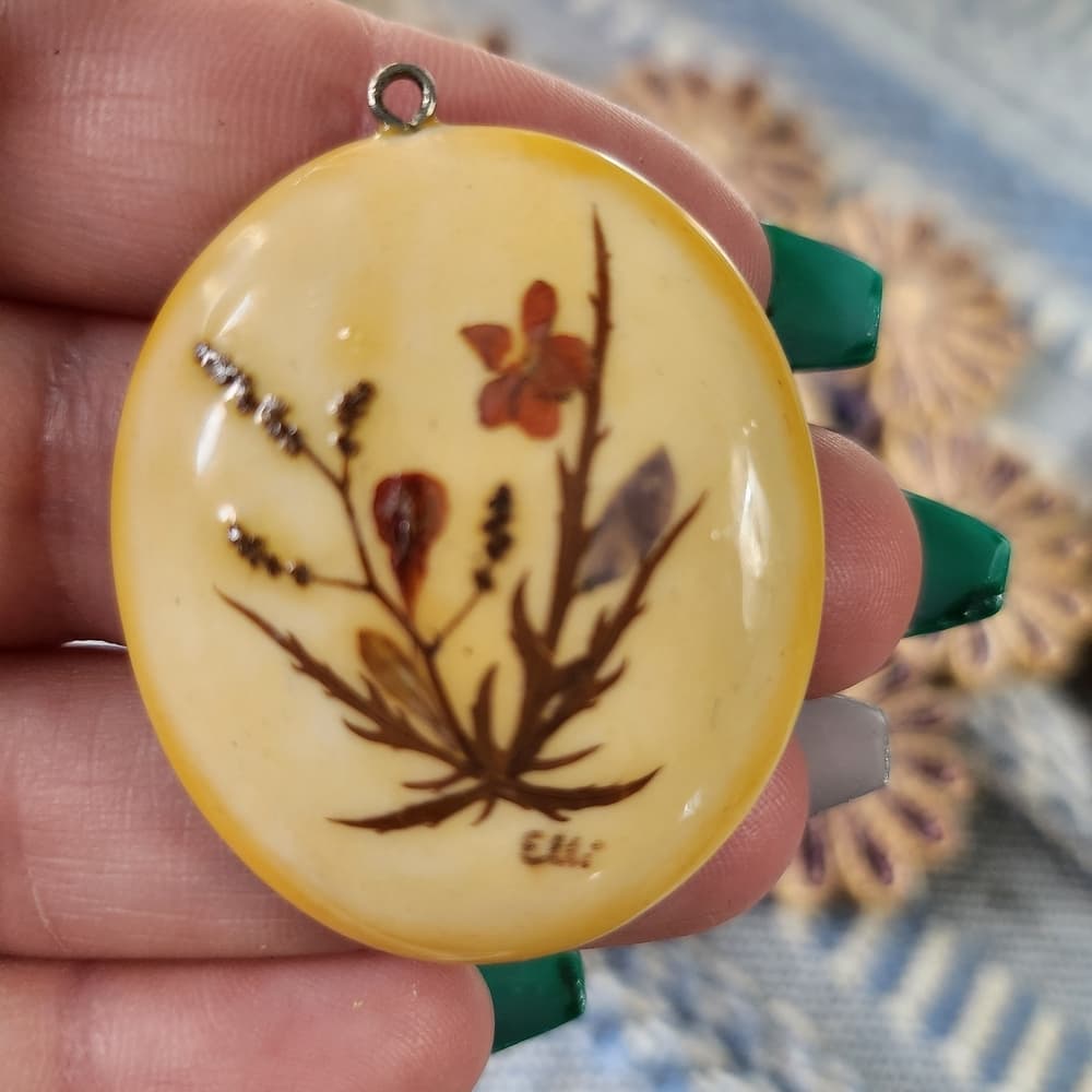 Vintage Elli Real Dried Floral Arranged On Laquered Oval Pendant - Thumbnail 4