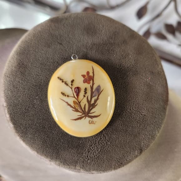 Vintage Elli Real Dried Floral Arranged On Laquered Oval Pendant - Thumbnail 9