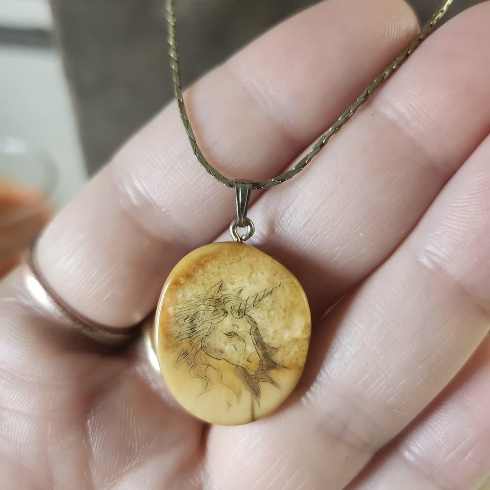 Beautiful And Rare Vintage Scrimshaw Unicorn On Antler Slice Pendant Necklace - Thumbnail 3
