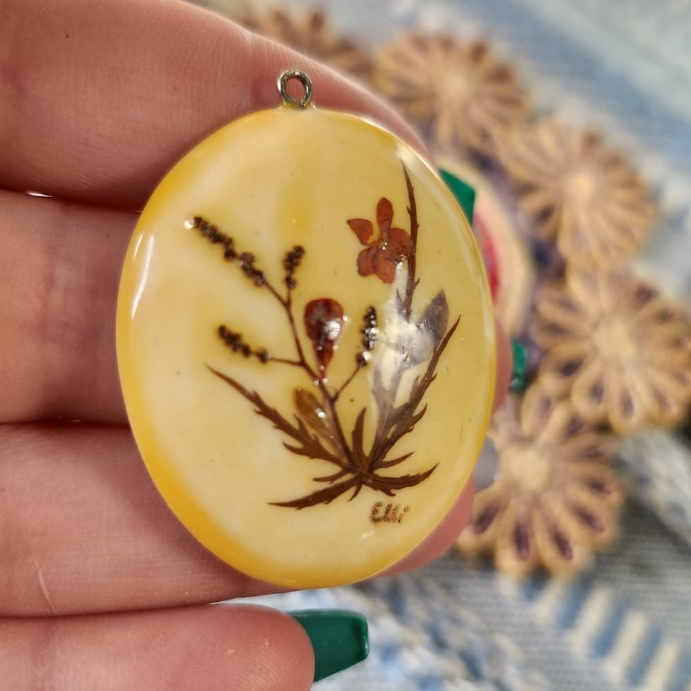 Vintage Elli Real Dried Floral Arranged On Laquered Oval Pendant - Thumbnail 3