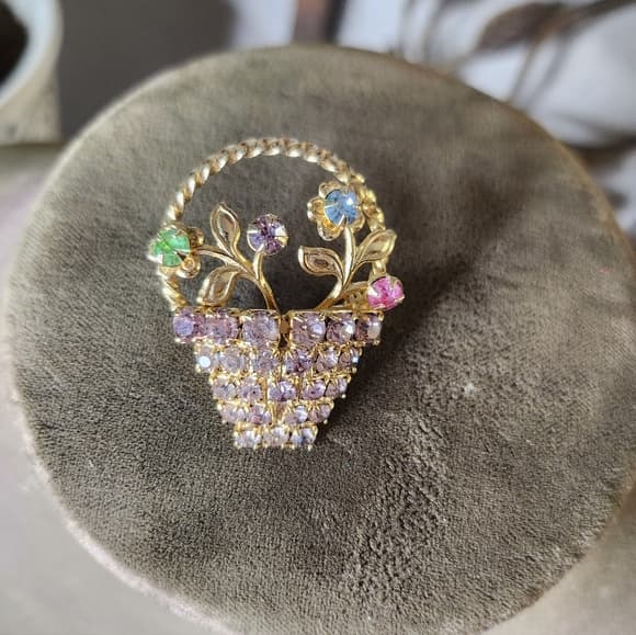 Vintage Pastel Rhinestone Floral Cottagecore Basket Gold Tone Brooch - Thumbnail 10