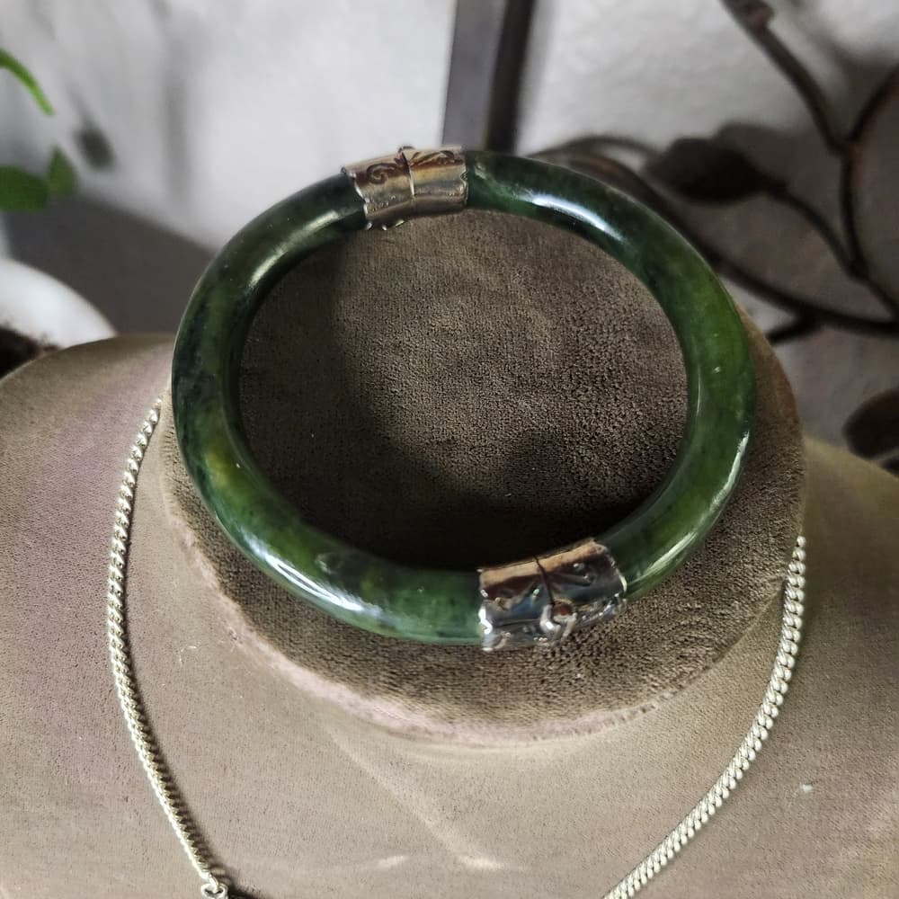 Gorgeous Green Jade And Sterling Silver Hinged Bangle Bracelet With Latch - Thumbnail 2