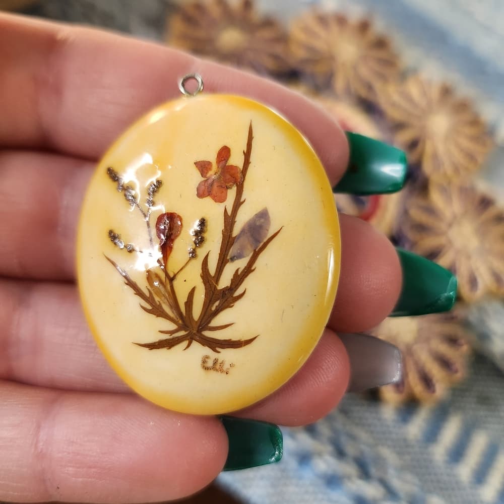 Vintage Elli Real Dried Floral Arranged On Laquered Oval Pendant - Thumbnail 2